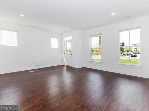Living - 400 Waverley Dr, Frederick, MD 21702 photo 2 of 8