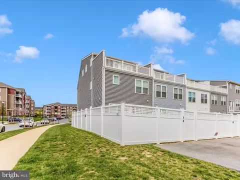 Exterior - 400 Waverley Dr, Frederick, MD 21702 photo 7 of 13