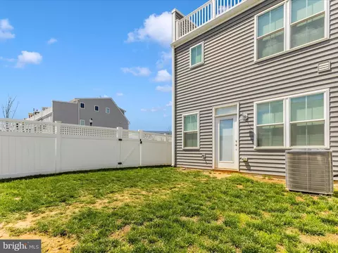 Exterior - 400 Waverley Dr, Frederick, MD 21702 photo 9 of 13