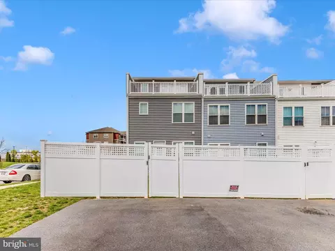 Exterior - 400 Waverley Dr, Frederick, MD 21702 photo 5 of 13