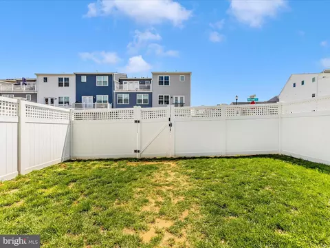 Exterior - 400 Waverley Dr, Frederick, MD 21702 photo 12 of 13