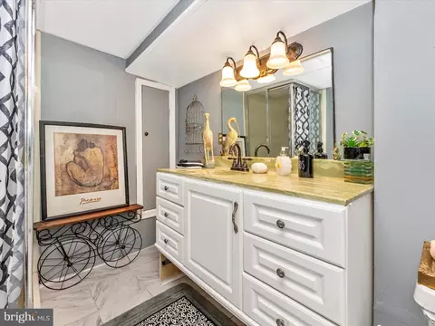 Bath - 204 Center St, Frederick, MD 21701 photo 3 of 4
