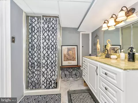 Bath - 204 Center St, Frederick, MD 21701 photo 4 of 4