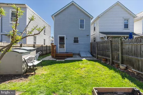 Exterior - 207 Maple Ave, Frederick, MD 21701 photo 5 of 8