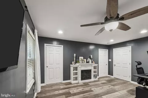 Entry Way - 5939 Meadow Rd, Frederick, MD 21701 photo 7 of 8