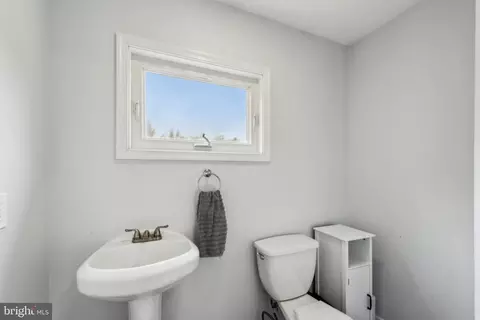 Entry Way - 5939 Meadow Rd, Frederick, MD 21701 photo 5 of 8