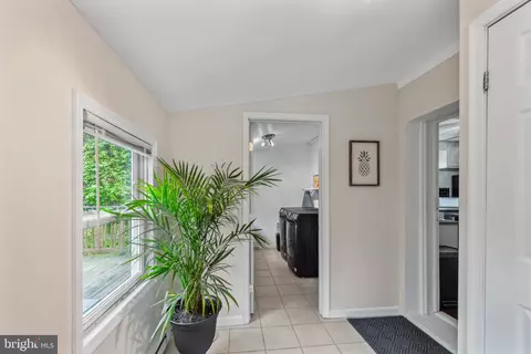 Entry Way - 5939 Meadow Rd, Frederick, MD 21701 photo 3 of 8