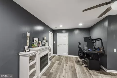 Entry Way - 5939 Meadow Rd, Frederick, MD 21701 photo 8 of 8