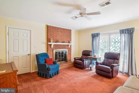 Living - 8100 Clearfield Rd, Frederick, MD 21702 photo 5 of 7