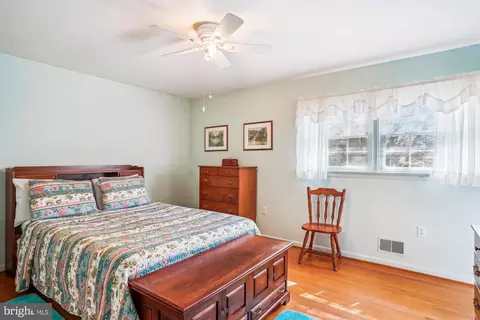 Bedroom - 8100 Clearfield Rd, Frederick, MD 21702 photo 6 of 8