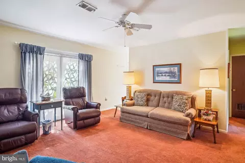 Living - 8100 Clearfield Rd, Frederick, MD 21702 photo 6 of 7