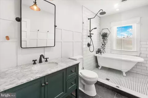 Bath - 403 Wilson Pl, Frederick, MD 21702 photo 2 of 3