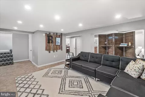Entry Way - 403 Wilson Pl, Frederick, MD 21702 photo 4 of 5