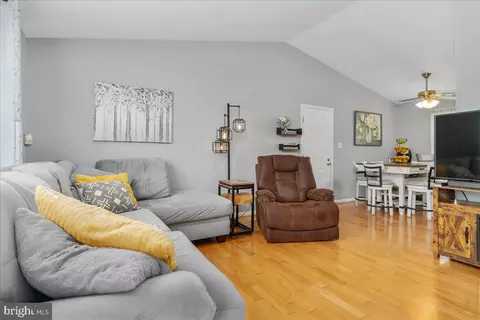 218 Lake Coventry Dr, Frederick, MD 21702 photo 4