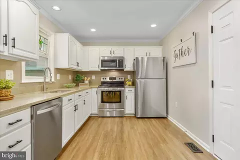 15 Walnut Pond Ct, Middletown, MD 21769 photo 4