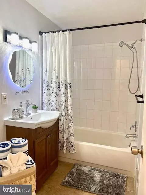 Bath - 7183 E Cimarron Ct, Frederick, MD 21703 photo 5 of 5