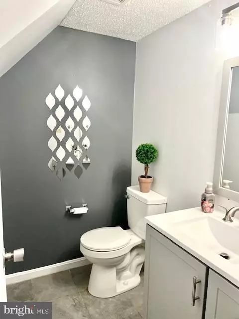 Bath - 7183 E Cimarron Ct, Frederick, MD 21703 photo 1 of 5
