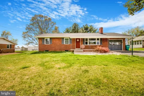 7906 Longmeadow Dr, Frederick, MD 21701