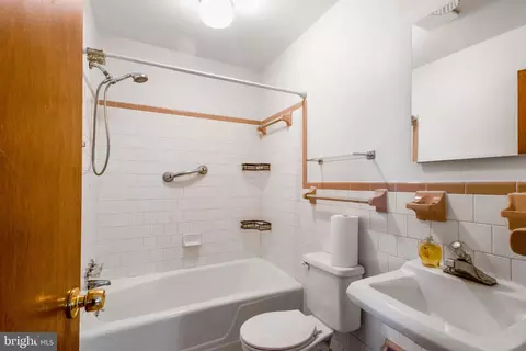 Bath - 7906 Longmeadow Dr, Frederick, MD 21701 photo 2 of 3