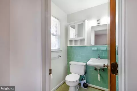Bath - 7906 Longmeadow Dr, Frederick, MD 21701 photo 3 of 3