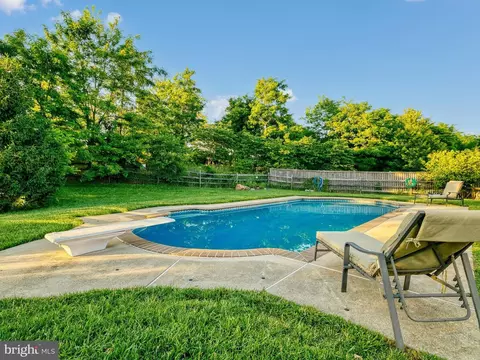 Exterior - 2215 Battery Ct, Frederick, MD 21702 photo 7 of 12