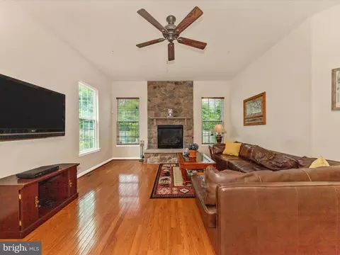 Living - 2215 Battery Ct, Frederick, MD 21702 photo 2 of 3
