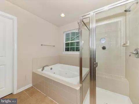 Bath - 2215 Battery Ct, Frederick, MD 21702 photo 2 of 5