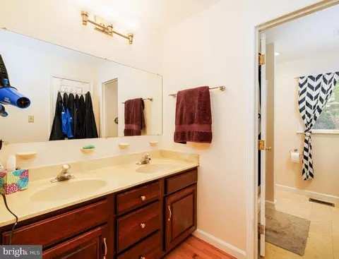Bath - 4110 Basford Rd, Frederick, MD 21703 photo 2 of 5