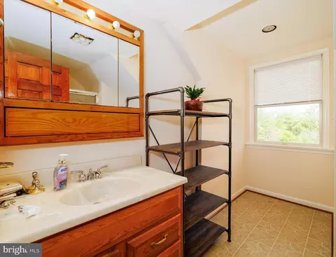 Bath - 4110 Basford Rd, Frederick, MD 21703 photo 4 of 5