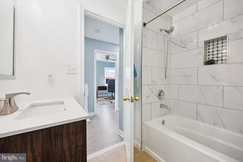 Bath - 226 Lake Coventry Dr, Frederick, MD 21702 photo 2 of 3