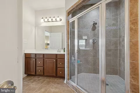 Bath - 3659 Holborn Pl, Frederick, MD 21704 photo 3 of 4