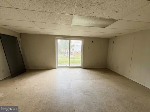Living - 12 N Pendleton Ct #11F, Frederick, MD 21701 photo 2 of 2