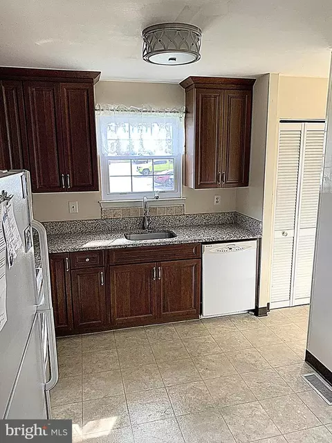 Kitchen - 12 N Pendleton Ct #11F, Frederick, MD 21701 photo 2 of 2