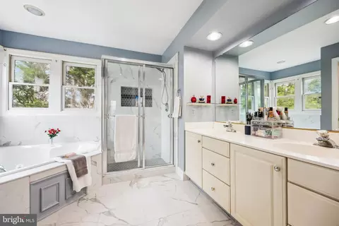 Bath - 6132 Cornwall Ter, Frederick, MD 21701 photo 1 of 3