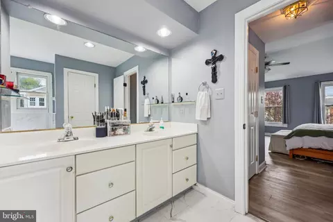 Bath - 6132 Cornwall Ter, Frederick, MD 21701 photo 2 of 3