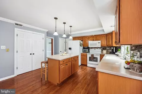 Kitchen - 6132 Cornwall Ter, Frederick, MD 21701 photo 2 of 4
