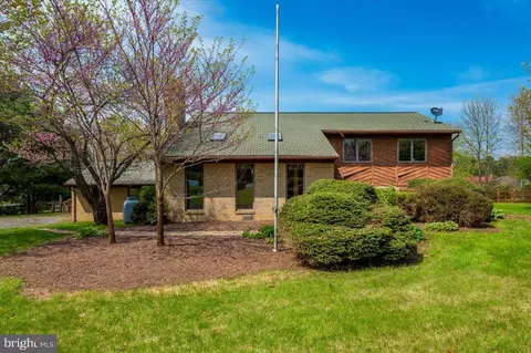 2814 Chevy Chase Cir, Jefferson, MD 21755
