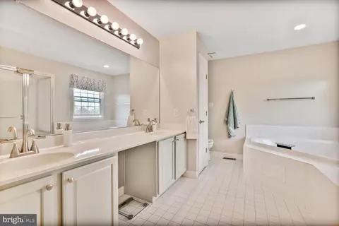 2246 W Greenleaf Dr, Frederick, MD 21702 photo 15