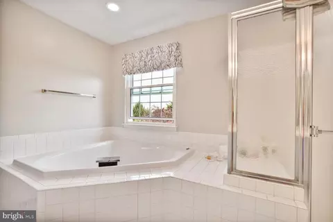 2246 W Greenleaf Dr, Frederick, MD 21702 photo 16