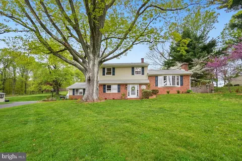 7516 Oakmont Dr, Frederick, MD 21702