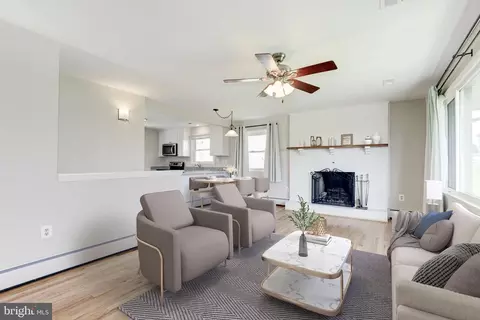 910 E F St, Brunswick, MD 21716 photo 2
