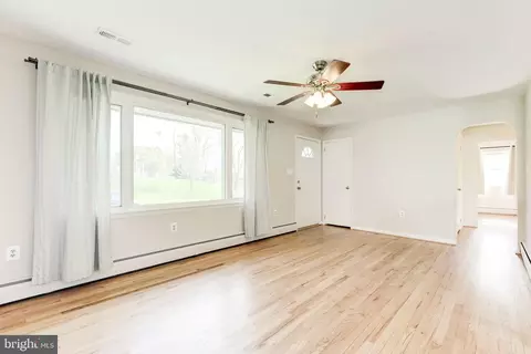 910 E F St, Brunswick, MD 21716 photo 9