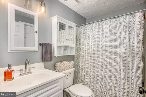 Bath - 250 Canfield Ter, Frederick, MD 21702 photo 1 of 2