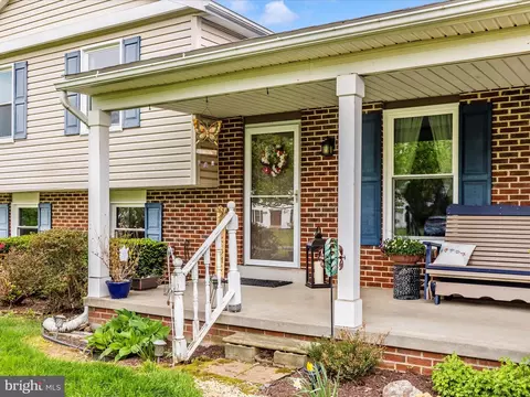 5903 Char Leigh Cir, Frederick, MD 21703 photo 2