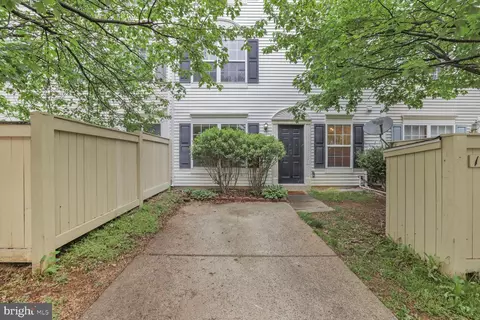 159 Heathfield Dr, Frederick, MD 21702 photo 2