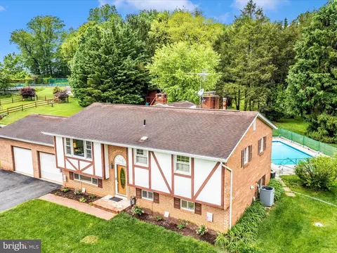2718 Laura Dr, Frederick, MD 21704
