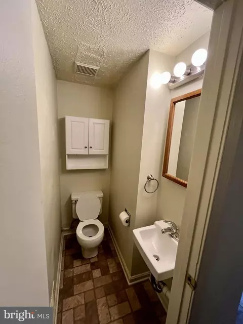 Bath - 1463 Mobley Ct, Frederick, MD 21701 photo 1 of 4