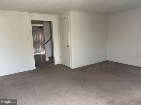 Living - 1463 Mobley Ct, Frederick, MD 21701 photo 3 of 6