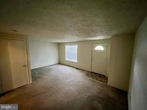 Living - 1463 Mobley Ct, Frederick, MD 21701 photo 2 of 6