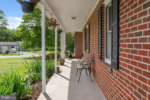Exterior - 5598 Dover Ct, Frederick, MD 21703 photo 5 of 7